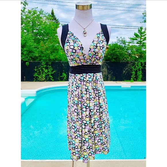 BCBGMaxAzria Dresses & Skirts - BCBG Maxazria Geometric Print V-neck Dress XS